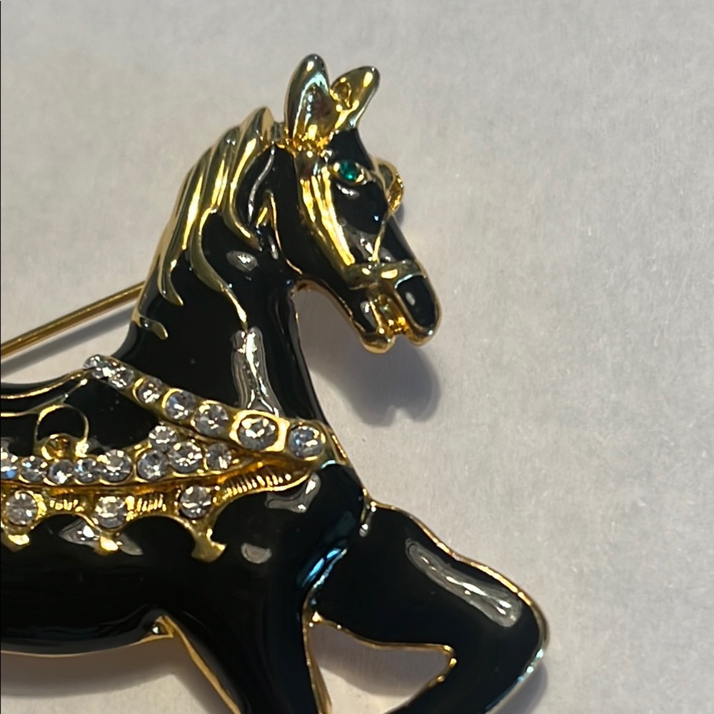 Elegant Black and Gold Horse Brooch - Picture 3 of 3